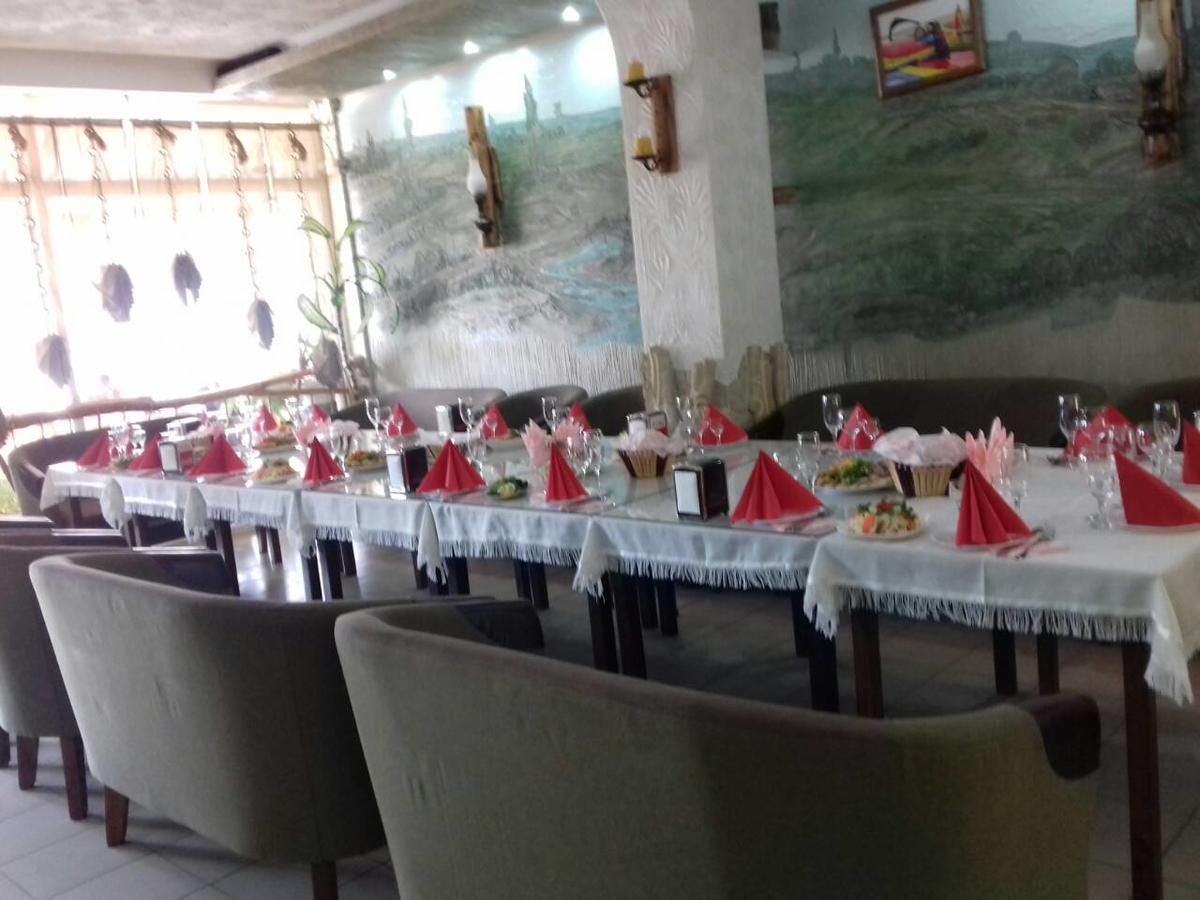 Racu Hotel Comrat Buitenkant foto