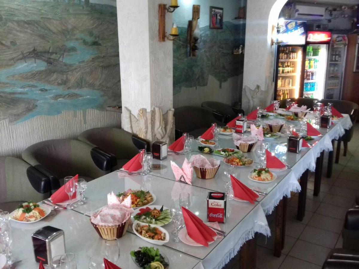 Racu Hotel Comrat Buitenkant foto